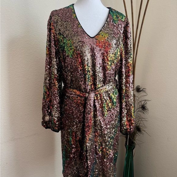 Evereve Georgia Sequin Party Dress
NEW YEARS DRESS - Picture 3 of 8